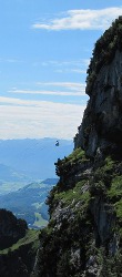 Mausklick vergrößert Bild: Die Untersbergbahn überwindet etwa 1300 Meter Höhenunterschied